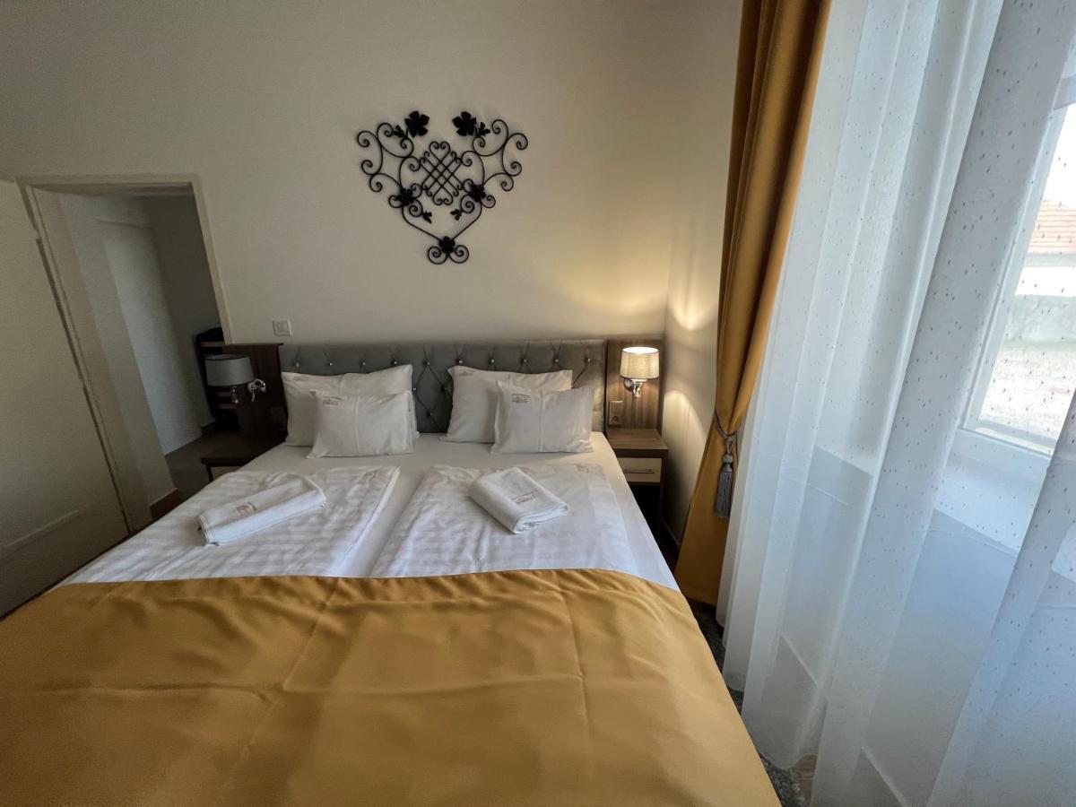 Kuria Vendeghaz Hotel โปรอสซโล ภายนอก รูปภาพ