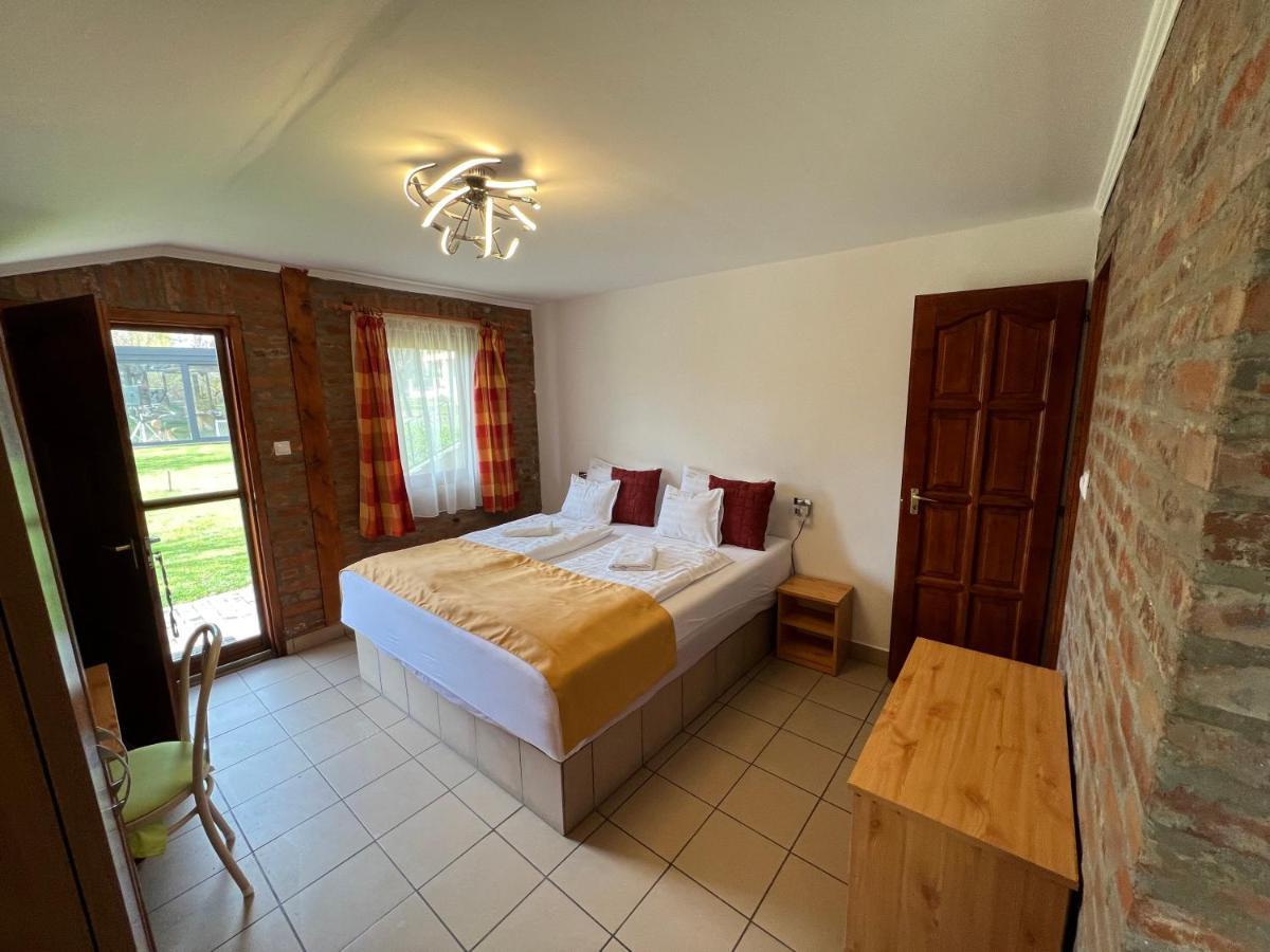 Kuria Vendeghaz Hotel โปรอสซโล ภายนอก รูปภาพ